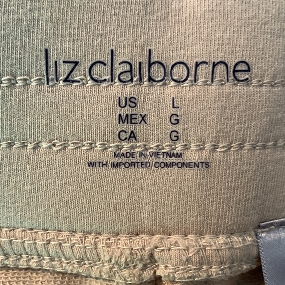 Relaxed fit wide leg sweat pant. NWOT - Picture 5 of 6